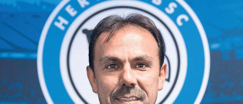 Aufbruch in Blau-Weiß. Jos Luhukay, Herthas neuer Hoffnungsträger.