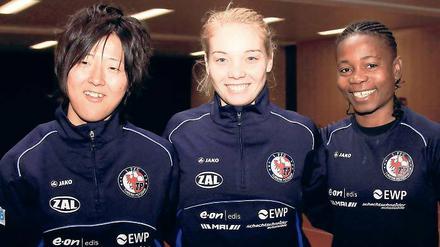 Stürmten in Bielefeld erstmals gemeinsam: Yuki Nagasato, Margrét Lára Vidarsdóttir und Genoveva Anonma (v. l.). Vidarsdóttirs Vertrag wwurde nun am Saisonende aufgelöst