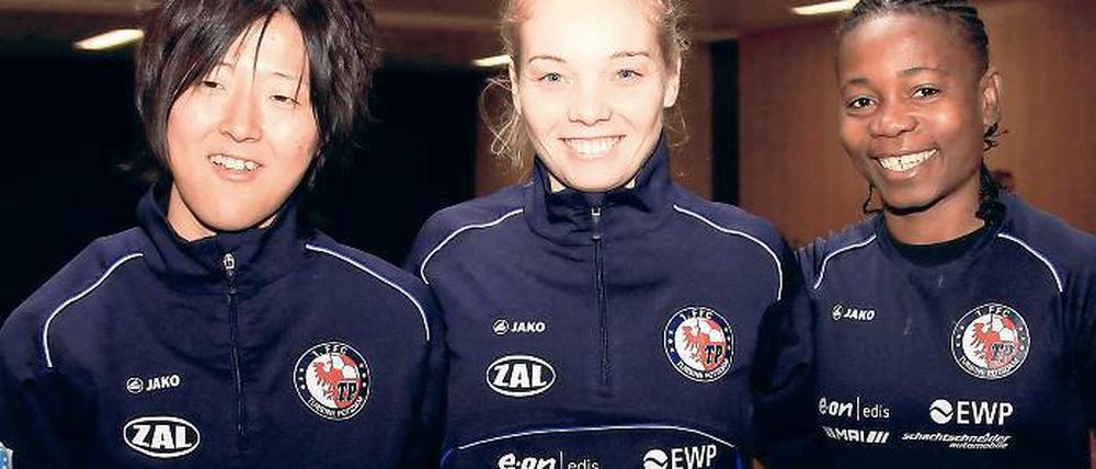 Stürmten in Bielefeld erstmals gemeinsam: Yuki Nagasato, Margrét Lára Vidarsdóttir und Genoveva Anonma (v. l.). Vidarsdóttirs Vertrag wwurde nun am Saisonende aufgelöst