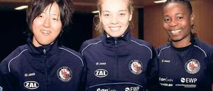 Stürmten in Bielefeld erstmals gemeinsam: Yuki Nagasato, Margrét Lára Vidarsdóttir und Genoveva Anonma (v. l.). Vidarsdóttirs Vertrag wwurde nun am Saisonende aufgelöst