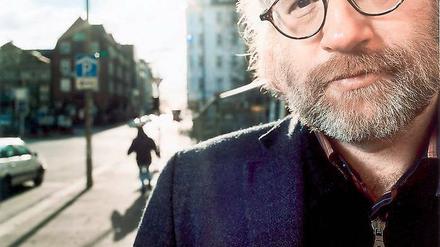 Guckt zwar ein bisschen ernst, kann aber Humor wie kaum ein anderer. Frank Schulz.