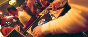 Untergrundmusik. Wenn der Sound ertönt wollen auch die Musiker mitverdienen. Clubs drohen nun erhebliche Mehrausgaben.