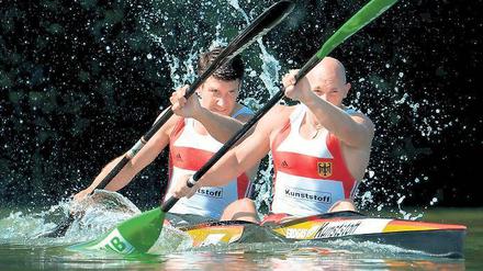 Nun besser als in Posen paddeln. Ronald Rauhe (vorn) aus Potsdam will bei den Olympischen Spielen im Einerkajak und mit Jonas Ems (hinten) im K2 sprinten.