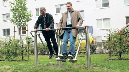 Bis 2015 will Burkhard Exner (l.) seinen Haushalt ins Gleichgewicht bringen. Doch Widerstand schaukelt sich auf: Die Rathauskooperation wackelt an Exners Sparplänen und verweigert ihre Zustimmung zur Erhöhung der Grundsteuer B.