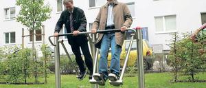 Bis 2015 will Burkhard Exner (l.) seinen Haushalt ins Gleichgewicht bringen. Doch Widerstand schaukelt sich auf: Die Rathauskooperation wackelt an Exners Sparplänen und verweigert ihre Zustimmung zur Erhöhung der Grundsteuer B.