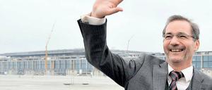 Zu spät, zu teuer. Wie viel der neue Hauptstadtflughafen nach der geplatzten Eröffnung am Ende kosten wird, ist nach Darstellung von Brandenburgs Ministerpräsident Matthias Platzeck (SPD) noch unklar.