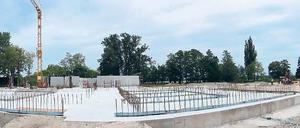 Still ruht die Baustelle. Die Chancen, dass die neue Blütentherme im Dezember eröffnet werden kann, werden von der Kristall Bäder AG inzwischen mit „55 zu 45“ beziffert.