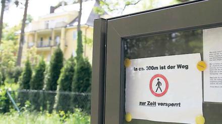 Noch immer dicht. Wie am Griebnitzsee halten Anlieger auch am Groß Glienicker See einen Teil des ehemals öffentlichen Uferwegs gesperrt. Anders als in Babelsberg gibt es hier allerdings einen rechtskräftigen Bebauungsplan für den Uferweg.