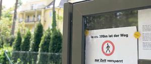 Noch immer dicht. Wie am Griebnitzsee halten Anlieger auch am Groß Glienicker See einen Teil des ehemals öffentlichen Uferwegs gesperrt. Anders als in Babelsberg gibt es hier allerdings einen rechtskräftigen Bebauungsplan für den Uferweg.