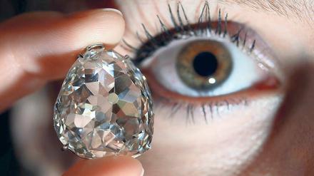Sieben Gramm Geschichte. Er gilt als wertvollster unter den preußischen Kronjuwelen: Am Dienstagabend wechselte der Diamant Beau Sancy bei einer Versteigerung in Genf den Besitzer. Im Haus Hohenzollern kann man sich über den erzielten Rekordpreis freuen.