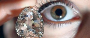 Sieben Gramm Geschichte. Er gilt als wertvollster unter den preußischen Kronjuwelen: Am Dienstagabend wechselte der Diamant Beau Sancy bei einer Versteigerung in Genf den Besitzer. Im Haus Hohenzollern kann man sich über den erzielten Rekordpreis freuen.