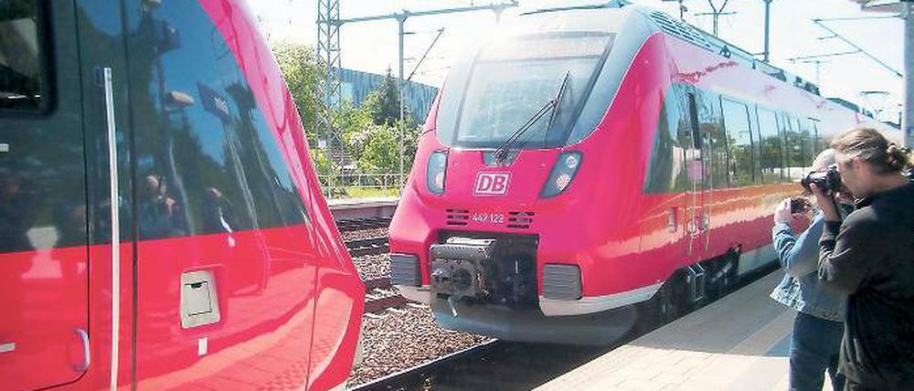 Anschlussfähig. Die neuen Regionalzüge vom Typ „Talent 2“ können gekoppelt werden. Bis zu 160 Kilometer in der Stunde kann der Zug fahren. Dabei ist er deutlich energiesparender als seine Vorgänger. Bald fährt er von Potsdam nach Wustermark.
