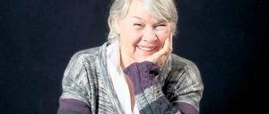 Nicht nur eine Selbstbefragung. Jutta Wachowiak bei der Probe für „Dame vor Spiegel“ auf dem Theaterschiff.