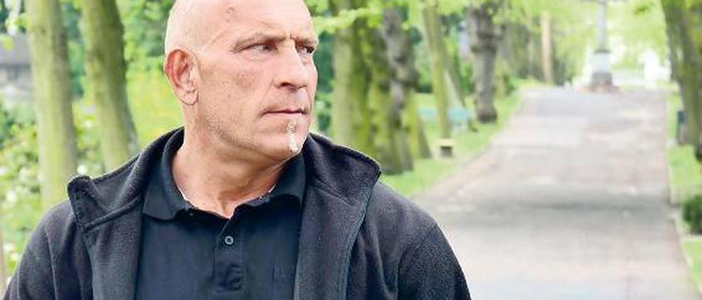 Kennt die ernsten Seiten des Lebens. Patric Saling stellt sich in den Weg, wenn es für seine Klienten um Leben und Tod geht. Der Personenschützer kann aber auch mit sanfter Poesie und tiefgründigen Weisheiten überraschen.