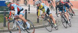 Jubiläumsfahrt. Bereits zum zehnten Mal ging es beim „Rund in Babelsberg“ für die Radrennfahrer übers Babelsberger Kopfsteinpflaster.