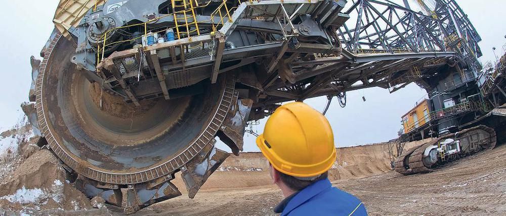 Ausstieg kein Thema. Die SPD setzt bei der Energiegewinnung weiterhin auf Braunkohle und sieht diese künftig als „Partner der erneuerbaren Energien“.