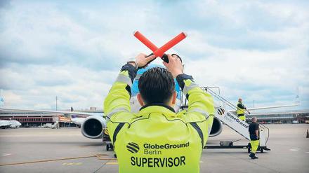 Bis hierhin und nicht weiter. Jedenfalls vorläufig nicht, denn überraschend muss das Bodenpersonal des Flughafens Tegel dort nun doch noch einige Monate länger Maschinen abfertigen. Und auch die Anwohner von Spandau bis Pankow haben den Krach in der Luft noch einen Sommer mehr zu ertragen.