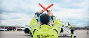 Bis hierhin und nicht weiter. Jedenfalls vorläufig nicht, denn überraschend muss das Bodenpersonal des Flughafens Tegel dort nun doch noch einige Monate länger Maschinen abfertigen. Und auch die Anwohner von Spandau bis Pankow haben den Krach in der Luft noch einen Sommer mehr zu ertragen.
