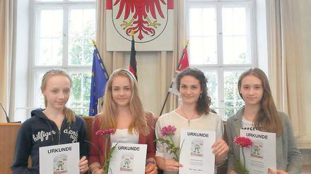 Ausgezeichnet: Landespreisträgerinnen vom Helmholtz-Gymnasium.