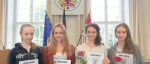 Ausgezeichnet: Landespreisträgerinnen vom Helmholtz-Gymnasium.