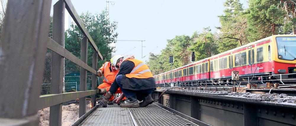 Brückenbau. Wegen der Arbeiten in Nikolassee kommt es zu Ausfällen.