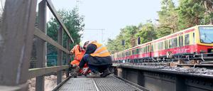 Brückenbau. Wegen der Arbeiten in Nikolassee kommt es zu Ausfällen.
