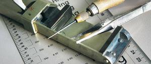 Winkelhaken, Ahle und Typometer gehörten zum Handwerkszeug.