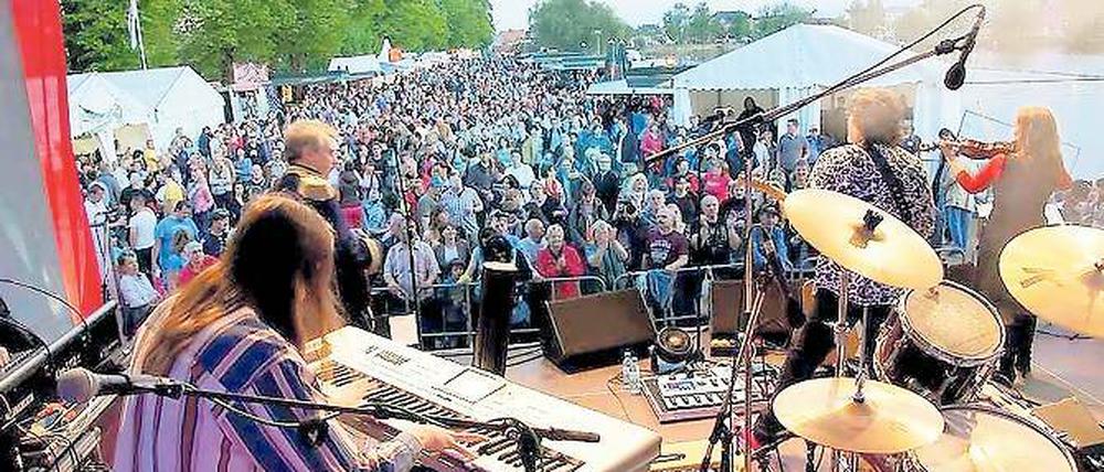 Platz zum Tanzen: Phil Bates Freitagabend an der Regattastrecke.