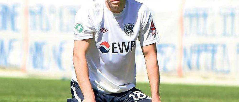 Schwer verletzt. Anton Makarenko, hier nach dem letzten Heimspiel gegen Bielefeld, in dem er Babelsberg 03 in der Nachspielzeit mit seinem Freistoß zum 1:0 den vorzeitigen Klassenerhalt sicherte, liegt seit Samstag in einem Wiesbadener Krankenhaus.