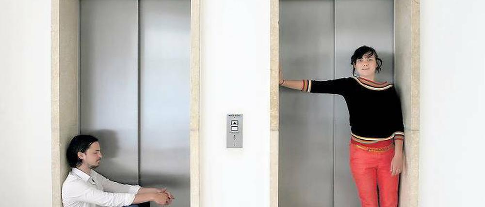 Mitfahrer gesucht. Phillip Langer und Bianca Baalhorn werben für ihr Freiland-Laboratorium.