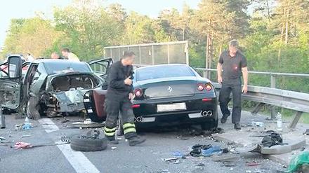 Massenkarambolage. Die Unfallstelle auf der Autobahn 9 bei Dessau-Roßlau.