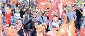 Mai-Demo. Rund 500 Potsdamer demonstrierten am 1. Mai für soziale Sicherheit und eine gerechtere Politik. Beim anschließenden Fest auf dem Luisenplatz ging es auch um Streitpunkte der Potsdamer Stadtentwicklung.