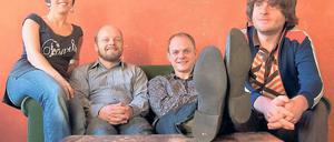 Sie verhelfen sich gegenseitig zum Fliegen: Nica Altenburg, Chris Schwarz, Ruben Wittchow und Dietmar Haupt (v.l.n.r).