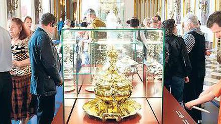 Die Schätze des Königs. Groß war der Andrang am ersten Wochenende der „Friederisiko“-Ausstellung im Neuen Palais. Nach Angaben der Schlösserstiftung wurden allein in den ersten drei Stunden nach der Eröffnung am Samstag mehr als 1000 Tickets verkauft. Die Schau läuft noch bis zum 31. Oktober.