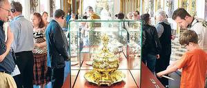 Die Schätze des Königs. Groß war der Andrang am ersten Wochenende der „Friederisiko“-Ausstellung im Neuen Palais. Nach Angaben der Schlösserstiftung wurden allein in den ersten drei Stunden nach der Eröffnung am Samstag mehr als 1000 Tickets verkauft. Die Schau läuft noch bis zum 31. Oktober.