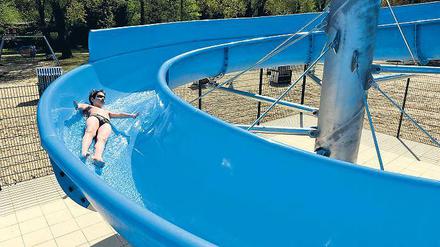 62 Meter abwärts. Trotz 14 Grad Wassertemperatur wurde gerutscht.