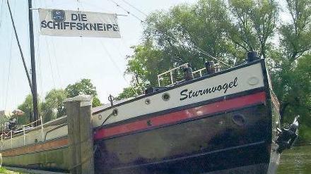 Theaterschiff oder Kneipe?