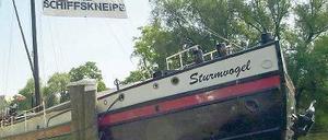 Theaterschiff oder Kneipe?