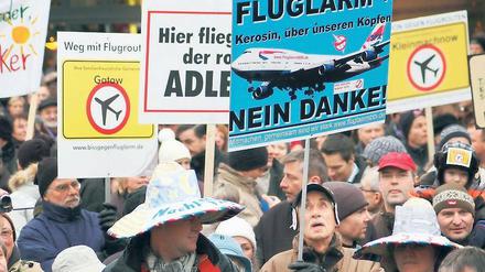 Protest: Zahlreiche Initiativen machen gegen den Flughafen mobil.