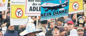 Protest: Zahlreiche Initiativen machen gegen den Flughafen mobil.