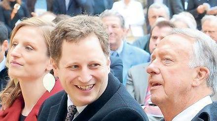 Kulturstaatsminister Bernd Neumann (r.) im Gespräch mit Georg Friedrich Prinz von Preußen und seiner Frau.