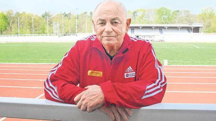 Im Potsdamer Luftschiffhafen daheim. Trainer Heinz Rieger wird heute 80.