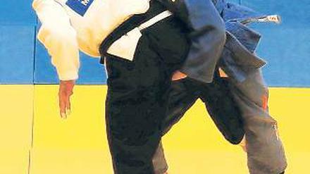 Auf EM-Kurs. Robert Kopiske – hier in seinem gewonnenen Meisterschaftskampf gegen Maik Röhrhoff auf Mönchengladbach – will in Russland eine Medaille erkämpfen.