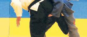 Auf EM-Kurs. Robert Kopiske – hier in seinem gewonnenen Meisterschaftskampf gegen Maik Röhrhoff auf Mönchengladbach – will in Russland eine Medaille erkämpfen.