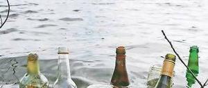 Keine Flaschenpost: Abfall schwimmt in der Neustädter Havelbucht.