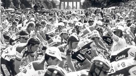 Vor 25 Jahren. Am 2. Juni 1987 startete die Tour de France in Berlin – aus Anlass der 750-Jahr-Feiern der damals noch geteilten Stadt. Einen zweiten Startschuss für das legendäre Radrennen soll es an der Spree vorerst nicht geben.