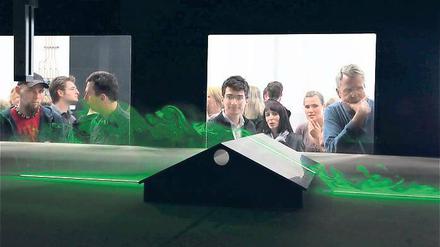 Erstaunliches Schauspiel. Der neue Windkanal macht im Laserschnittverfahren sichtbar, wie Luft verwirbelt wird. Die Forscher erhoffen sich von der 18,5 Meter langen Konstruktion Aufschluss darüber, wie sich Geruch und Keime rund um Ställe verbreiten.