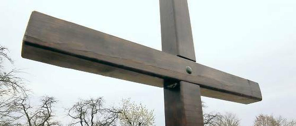 Das Kreuz von Elsholz: Die Botschaft der Initiatoren lautet „Nie wieder Krieg“.