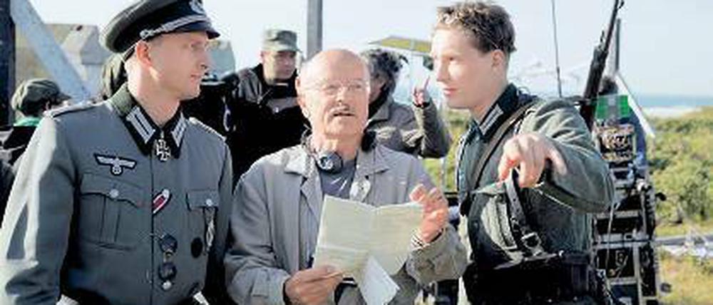 Volker Schlöndorff bei den Dreharbeiten zum Film „Das Meer am Morgen“.