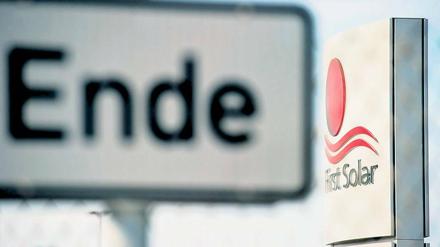 Schluss mit der Produktion. Für den Standort Frankfurt (Oder) hat der US-Konzern First Solar extra neue Maschinen angeschafft. Jetzt wird auf einen Investor gehofft. Die Belegschaft hat allerdings fast alle Hoffnung aufgegeben.